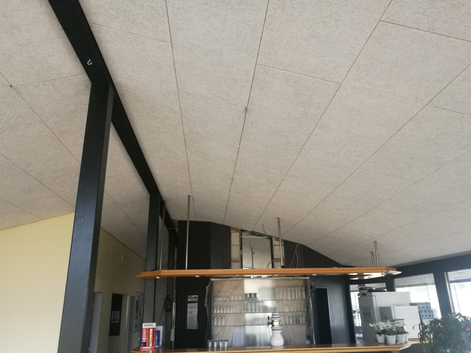 akustikdecke-im-clubraum